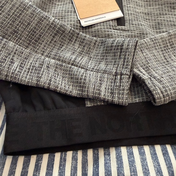 The North Face Kids Black and Gray Jacket - Picture 3 of 13